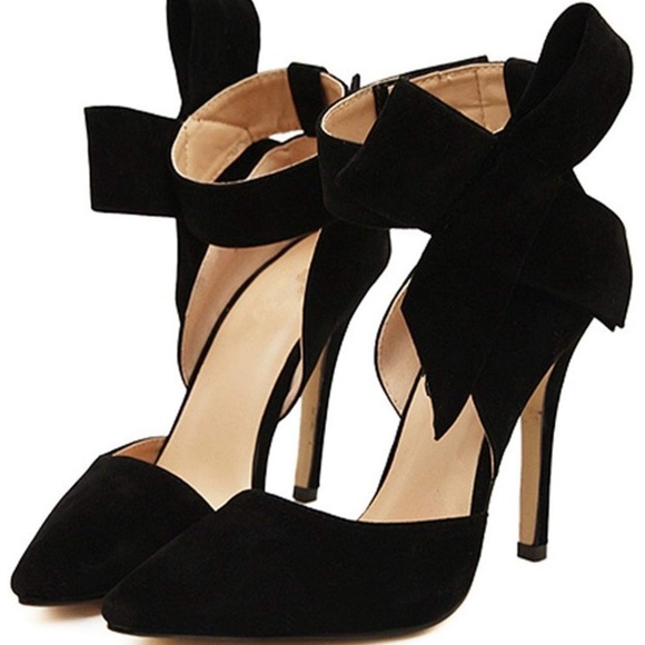 ✨BLACK SUEDE FOUR SEASONS BOW WOMANS SHOE *NWT*✨ - Picture 2 of 5